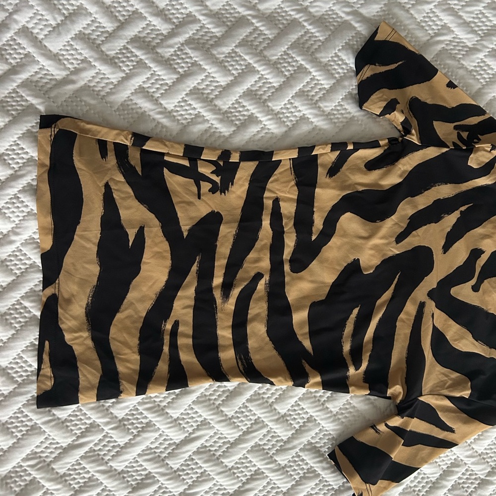 Off-White Black And Tan Patterned Turtleneck Top - image 3